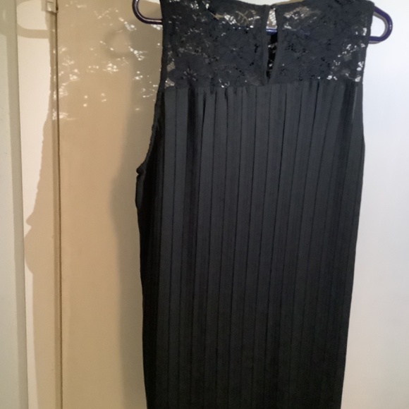 Suzanne Betro pleated, lace long tunic. 1X - Picture 3 of 3